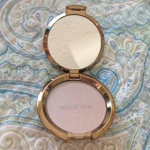 BECCA Light Chaser Highlighter for Face and Eye